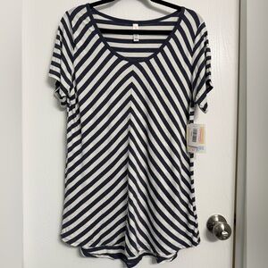 LuLaRoe Chevron Striped Classic T (L)